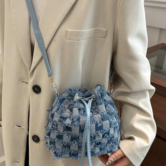 Blue Fashionable Women's Checkered Diamond-Shaped Shoulder Bucket Bag - Picture 3 of 10